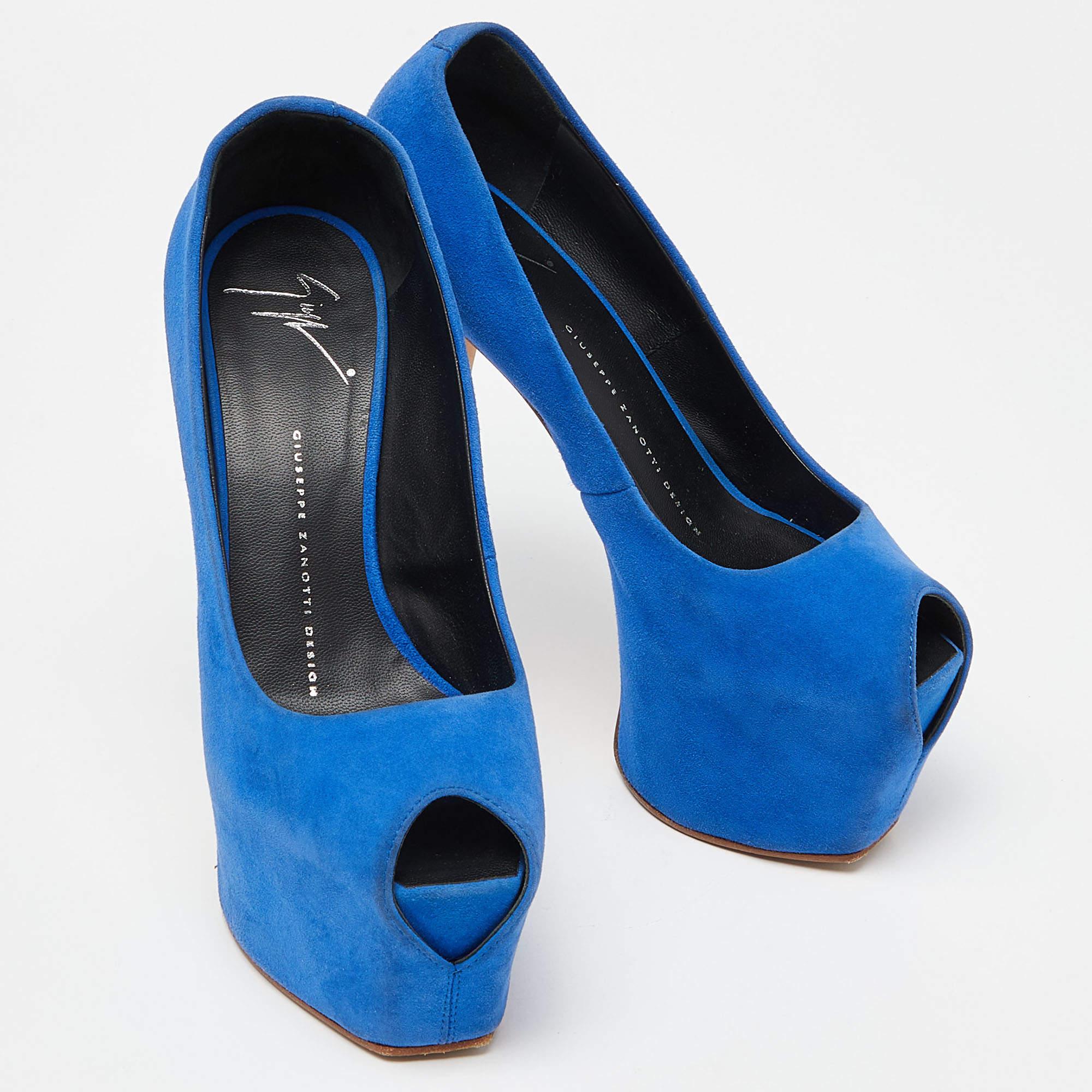 Giuseppe Zanotti escarpins à bout ouvert en daim bleu taille 37 Bon état - En vente à Dubai, Al Qouz 2
