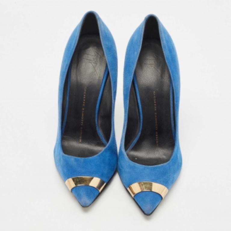 Giuseppe Zanotti Bombas con punta de ante azul talla 37,5 en Bueno estado para la venta en Dubai, Al Qouz 2