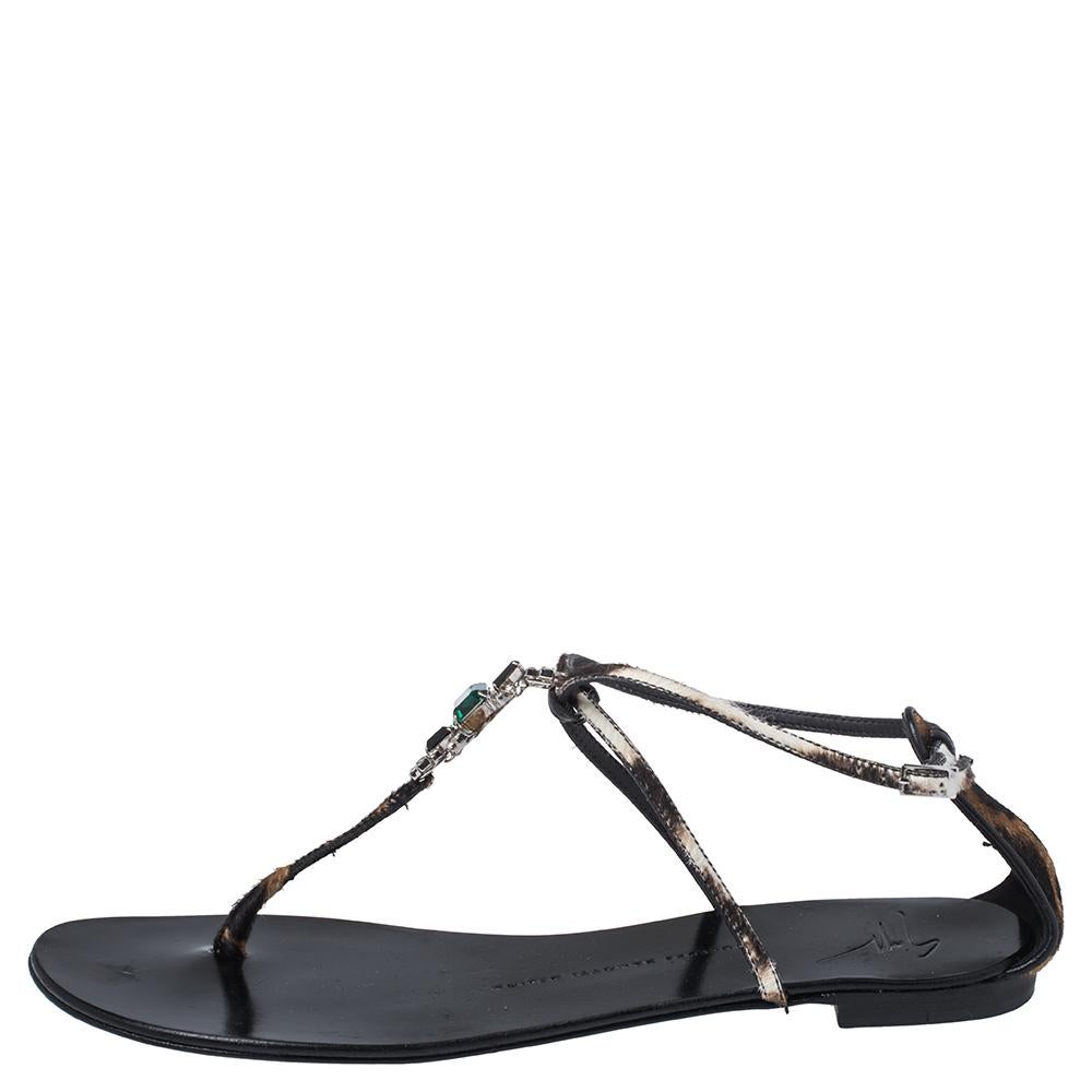 Elegance and grace, all in one! These Giuseppe Zanotti flat sandals are crafted from pony hair and feature crystal-embellished straps that look absolutely eye-catching. They come equipped with buckle ankle fastenings and comfortable leather-lined