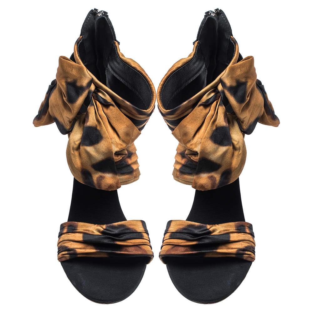 Giuseppe Zanotti Brown/Black Fabric And Leather Bow Ankle Cuff Sandals Size 38 In Fair Condition In Dubai, Al Qouz 2