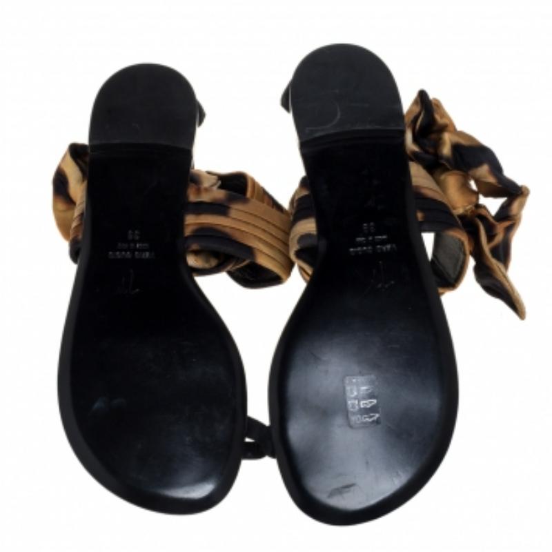 Giuseppe Zanotti Brown/Black Satin Sandals Size 39 In Good Condition For Sale In Dubai, Al Qouz 2