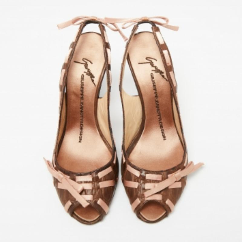 Giuseppe Zanotti Brown Croc Embossed Leather Bow Slingback Sandals Size 34 In Good Condition For Sale In Dubai, Al Qouz 2