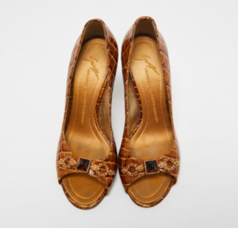 Giuseppe Zanotti Bombas con puntera abierta de piel de cocodrilo marrón talla 39,5 en venta 2