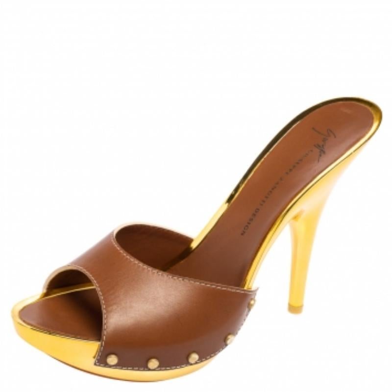 Giuseppe Zanotti - Chaussures à glissière en cuir marron/or, taille 41 Bon état - En vente à Dubai, Al Qouz 2