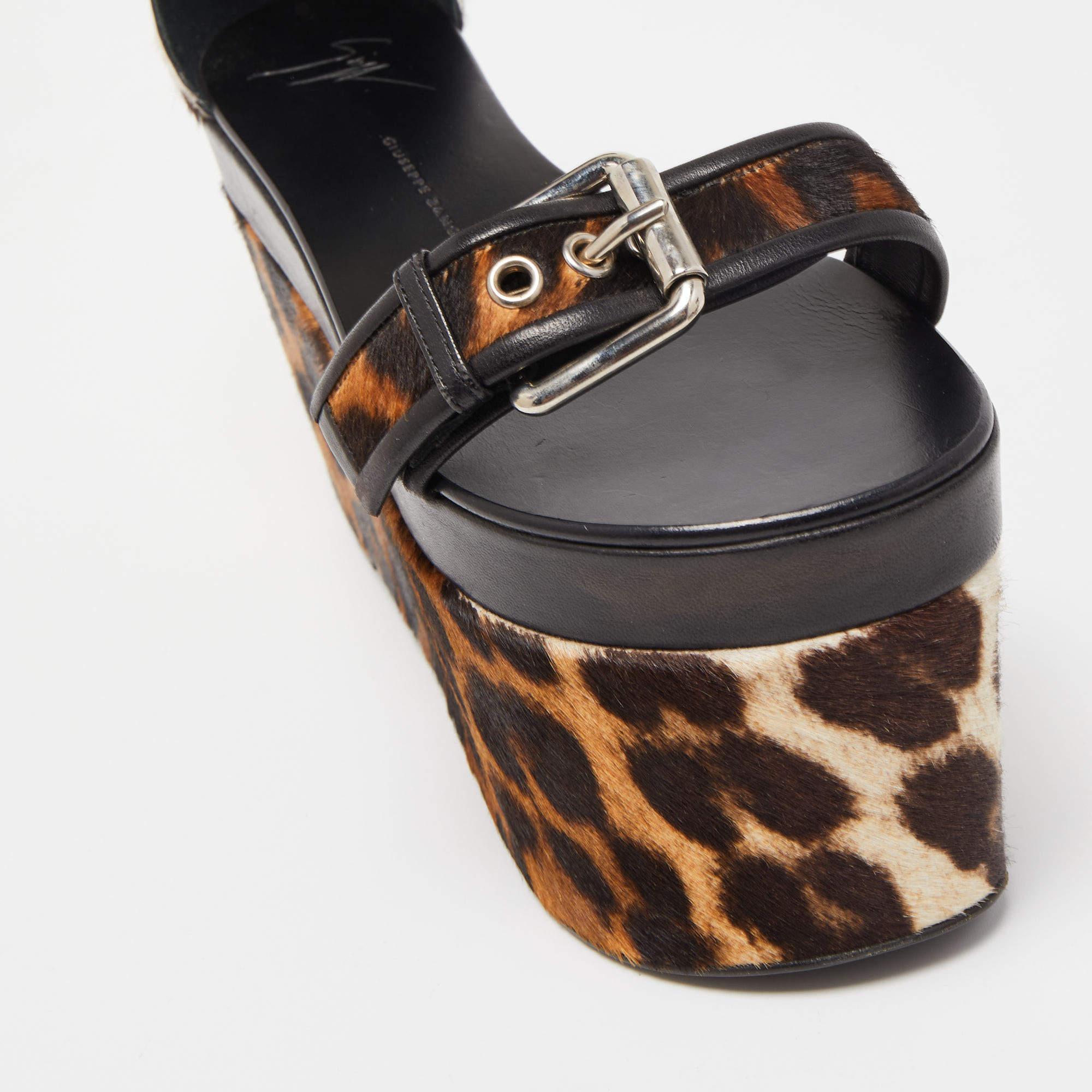 Giuseppe Zanotti Brown Leather and Calf Hair Leopard Ankle Strap Platform Sandal In Excellent Condition For Sale In Dubai, Al Qouz 2