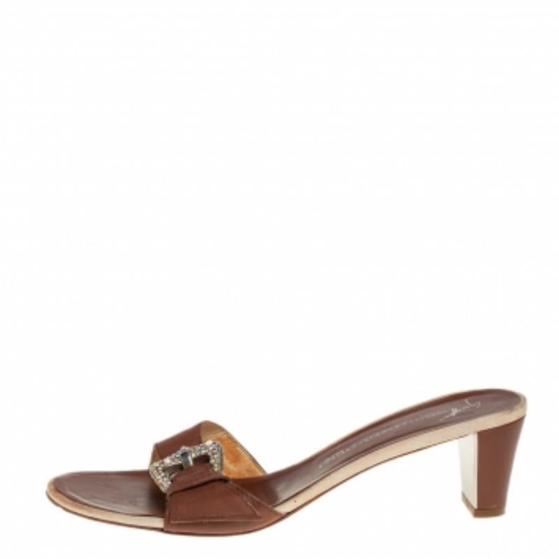 Giuseppe Zanotti Brown Leather Buckle Detail Slide Sandals Size 40 In Good Condition For Sale In Dubai, Al Qouz 2