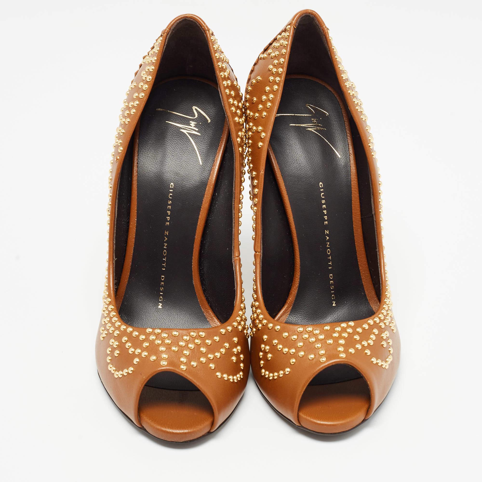 Marron Giuseppe Zanotti Escarpins cloutés en cuir Brown Taille 38 en vente