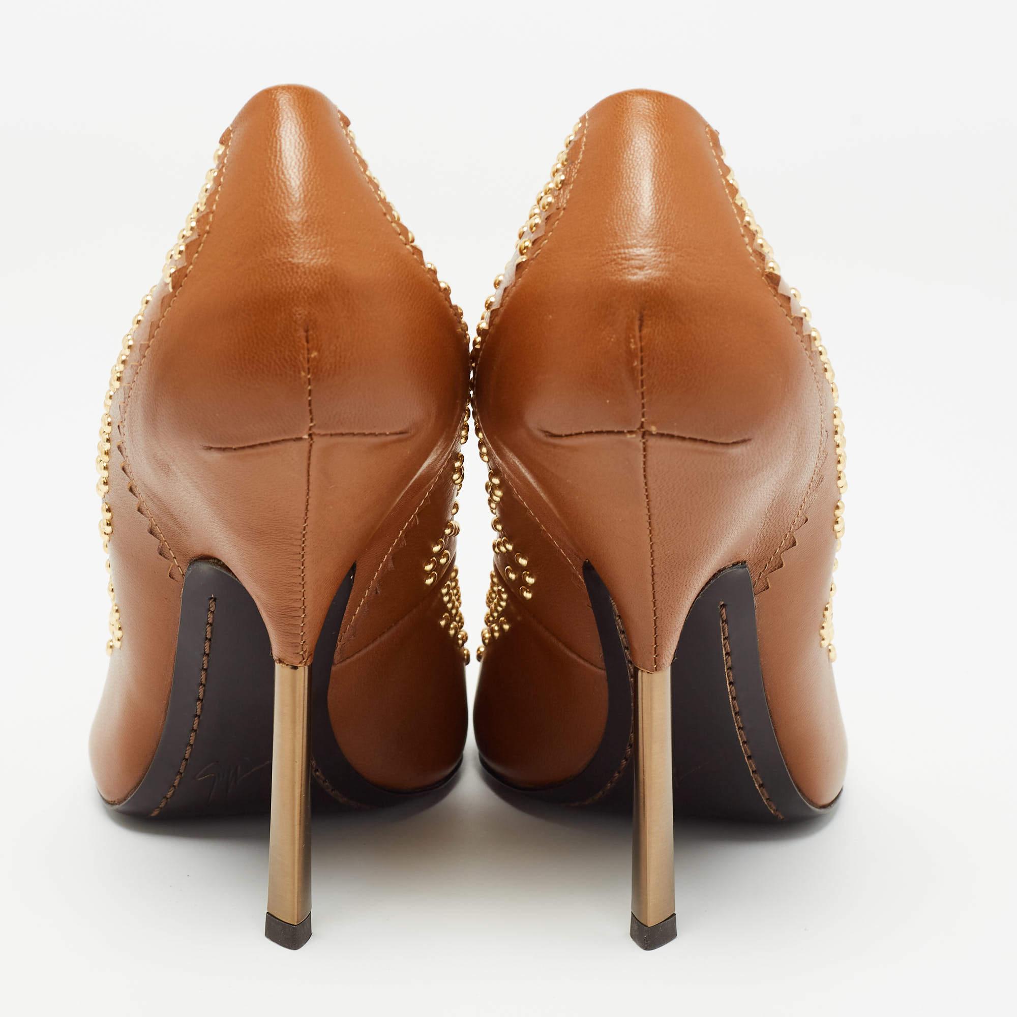 Giuseppe Zanotti Escarpins cloutés en cuir Brown Taille 38 Pour femmes en vente