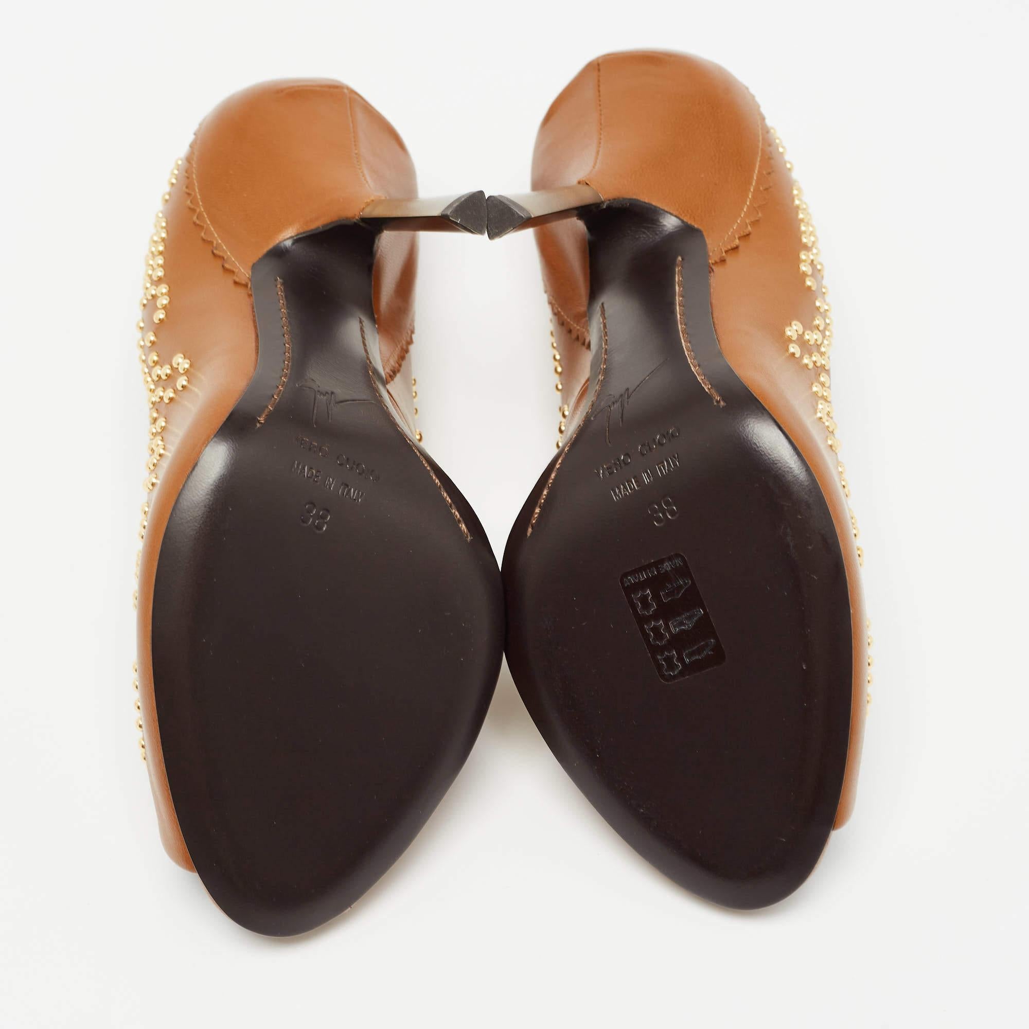 Giuseppe Zanotti Escarpins cloutés en cuir Brown Taille 38 en vente 1