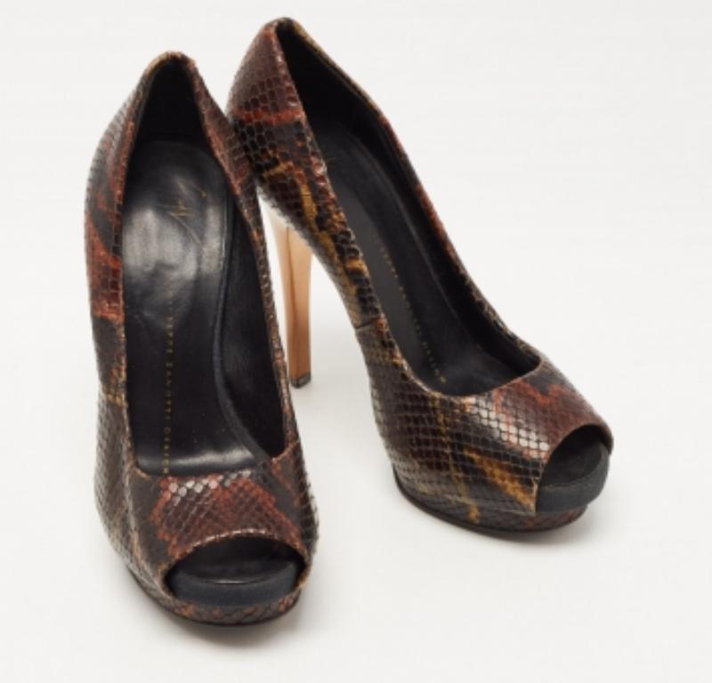 Giuseppe Zanotti Pumps in pelle marrone goffrata con pitone taglia 35 in vendita 1