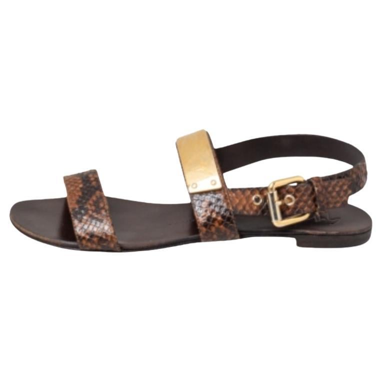 Giuseppe Zanotti Sandalias planas de piel grabada con pitón marrón tamaño 39