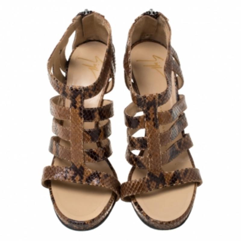 Giuseppe Zanotti Sandali in pelle goffrata pitonata marrone misura 37,5 in vendita 1