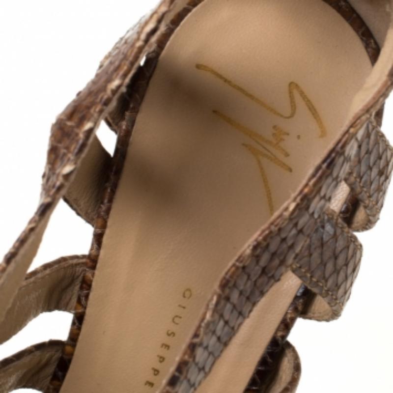 Giuseppe Zanotti Sandali in pelle goffrata pitonata marrone misura 37,5 in vendita 2