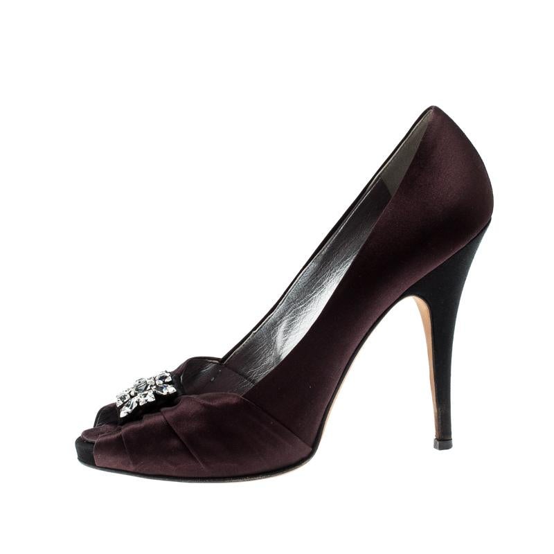 Gorgeous and glamorous, these pumps from Giuseppe Zanotti are sure to make you look divine! These burgundy pumps are crafted from satin and feature a peep-toe silhouette. They flaunt crystal embellishment on the vamps and come equipped with smooth