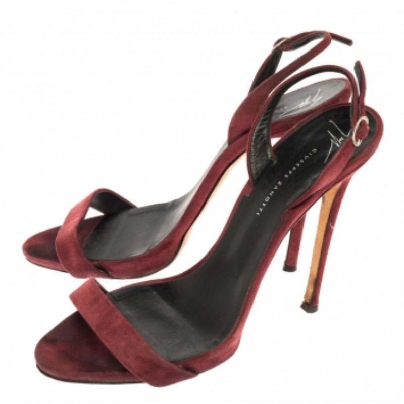 Giuseppe Zanotti Bourgogne en daim  Sandales à brides de taille 41 en vente 1