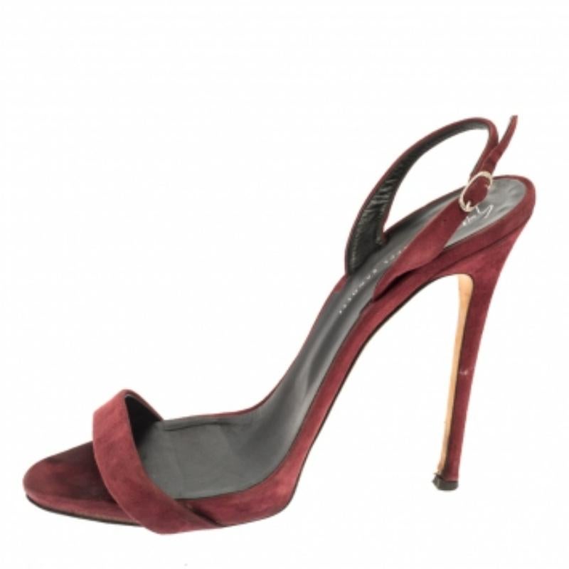 Giuseppe Zanotti Bourgogne en daim  Sandales à brides de taille 41 en vente