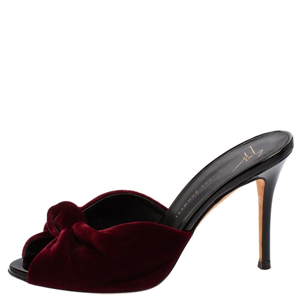 Giuseppe Zanotti is known to create stunning pieces that women all over the globe love. These velvet sandals are no exception! Knotted vamps beautifully crown these sandals while 9.5 cm stiletto heels elevate you in the most elegant way.