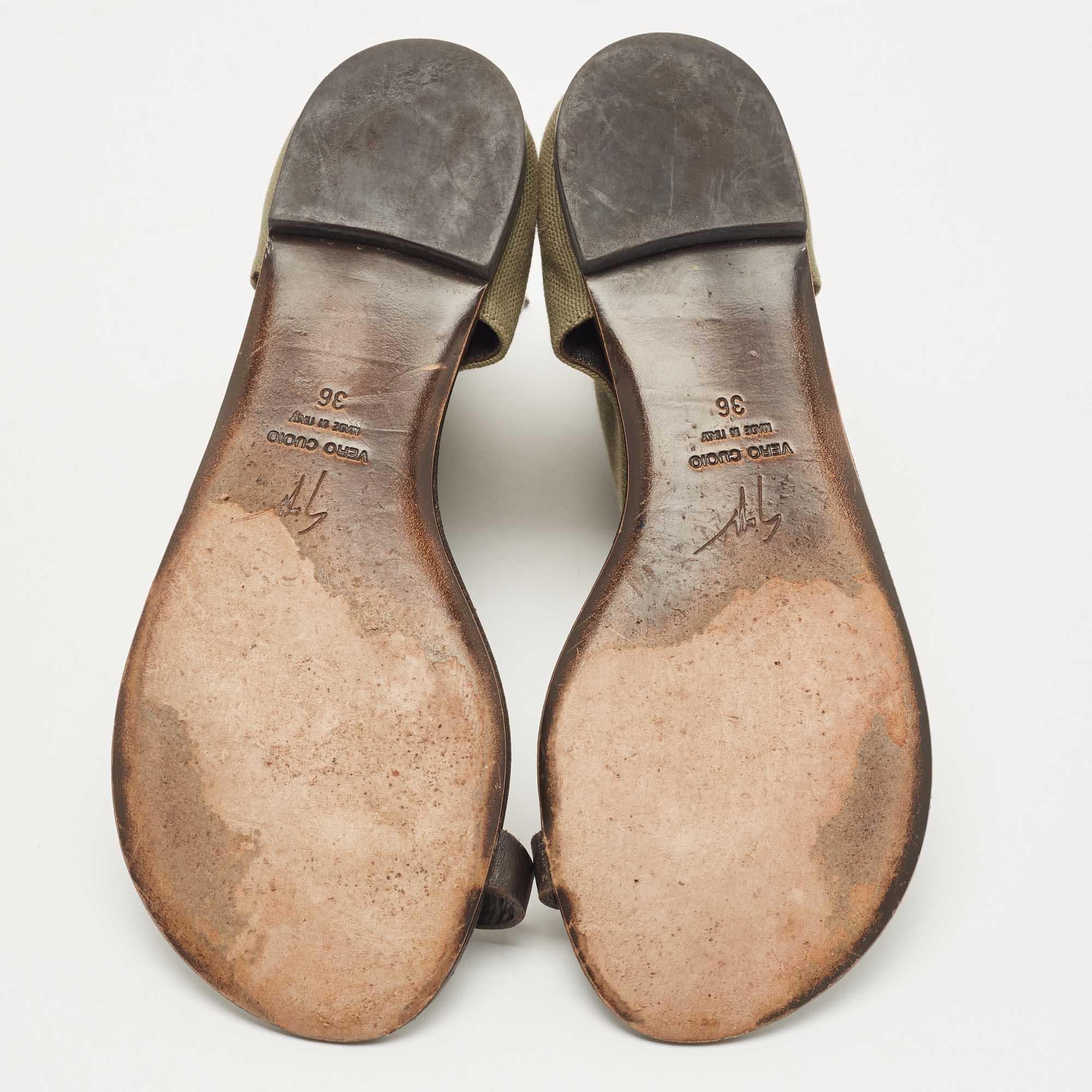 Giuseppe Zanotti Canvas Schädelkristall verschönert Zehe Ring Reißverschluss flache Größe 36 im Angebot 1