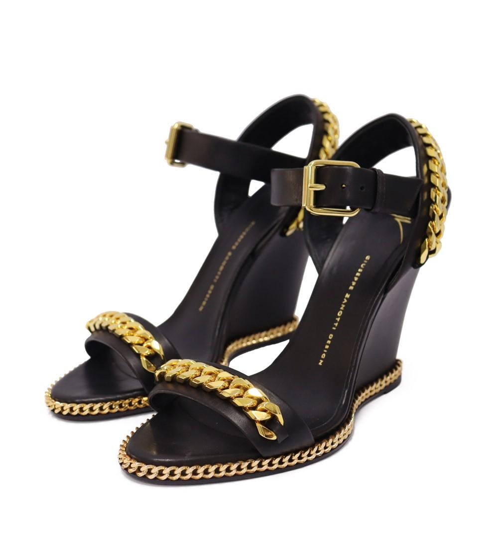 Giuseppe Zanotti Black Leather Chain Detail Wedge Sandals, Features straps across the ankles and the vamps, with golden chain details decorating them on the front.

Material: Leather
Size: EU 41
Heel Height: 9cm
Condition: New