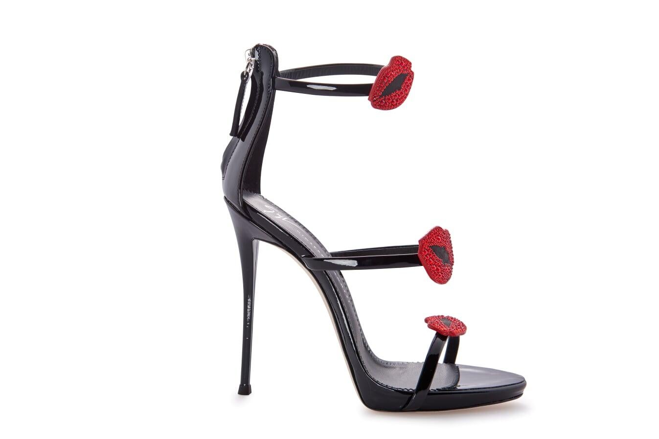 Brand new in box Giuseppe Zanotti Coline Lips Leather Stiletto Sandals. size 37. comes with dust bag.
Heel: 12.5 cm
Circumference: 23 cm
Sole Height: 1.5 cm
Height: 9.5 cm