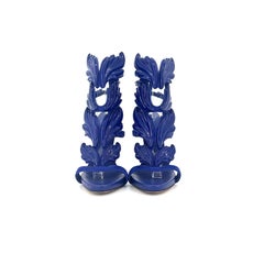Sandali con tacco a spillo e cinturini "Cruel Coline" di Giuseppe Zanotti, in camoscio blu con ali metalliche, taglia 36