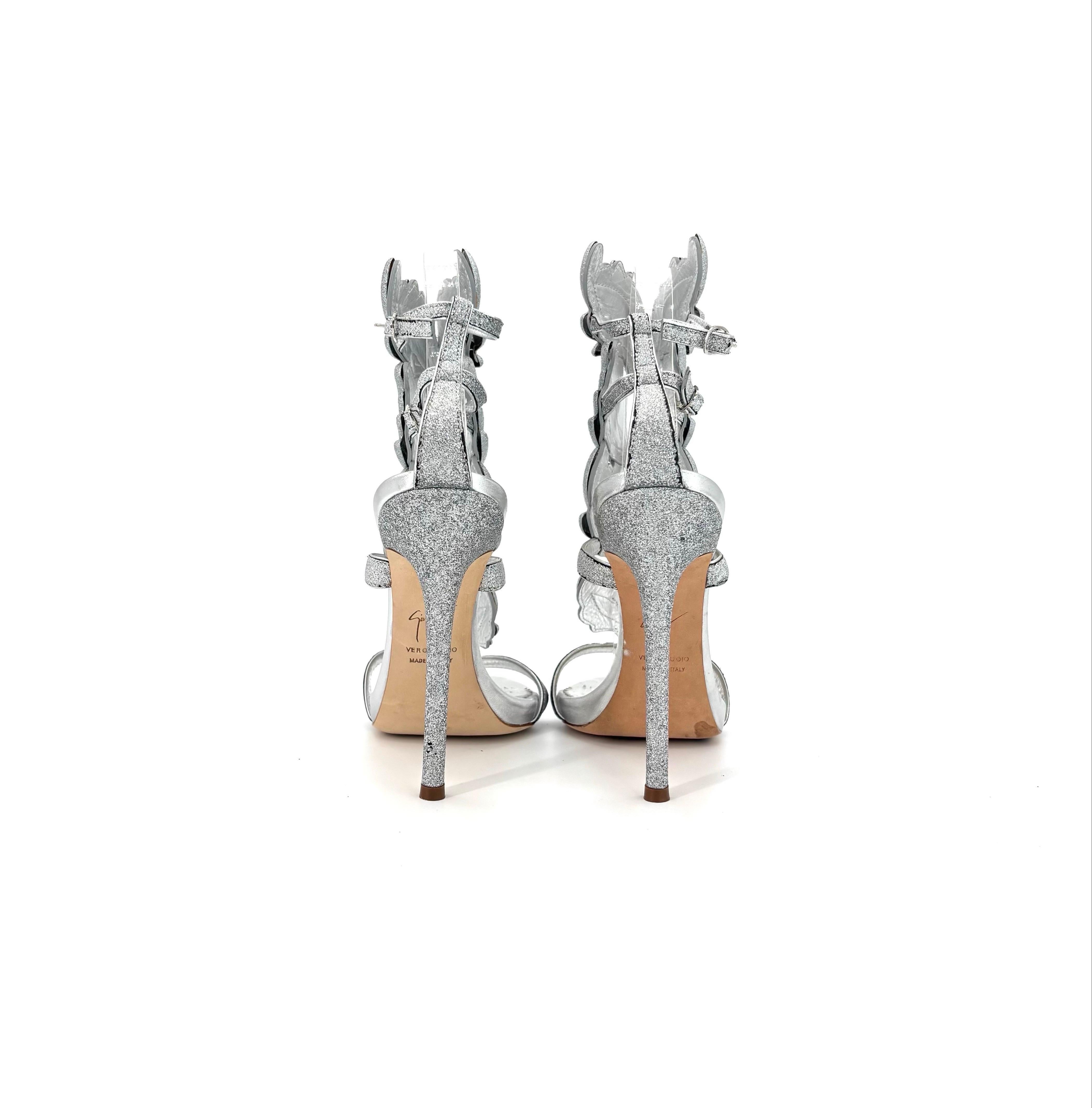 Giuseppe Zanotti Cruel Coline Sandalias de tiras con alas de metal y purpurina plateadas 37 en Bueno estado para la venta en Mechanicsville, VA