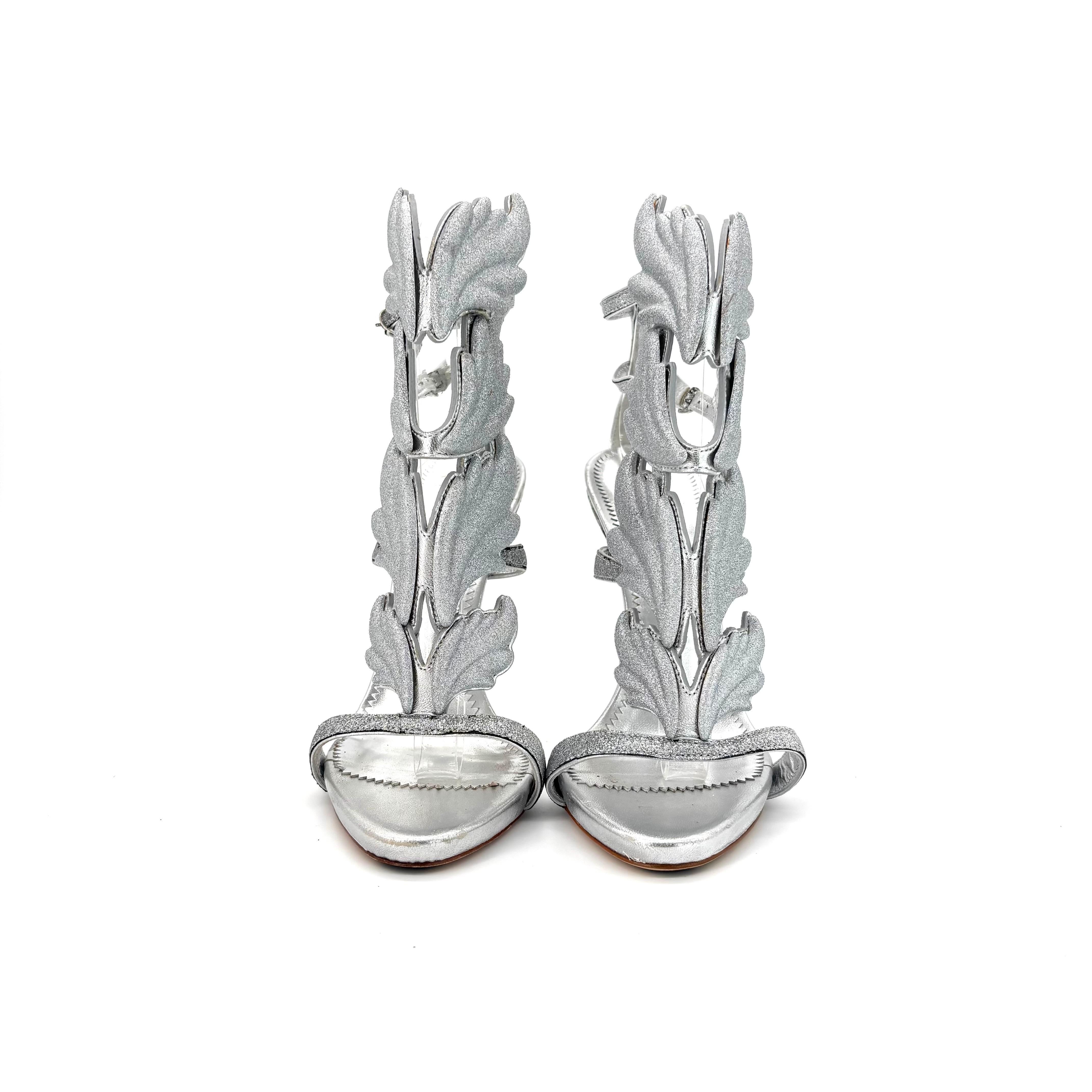 De las mujeres Giuseppe Zanotti Cruel Coline Sandalias de tiras con alas de metal y purpurina plateadas 37 en venta