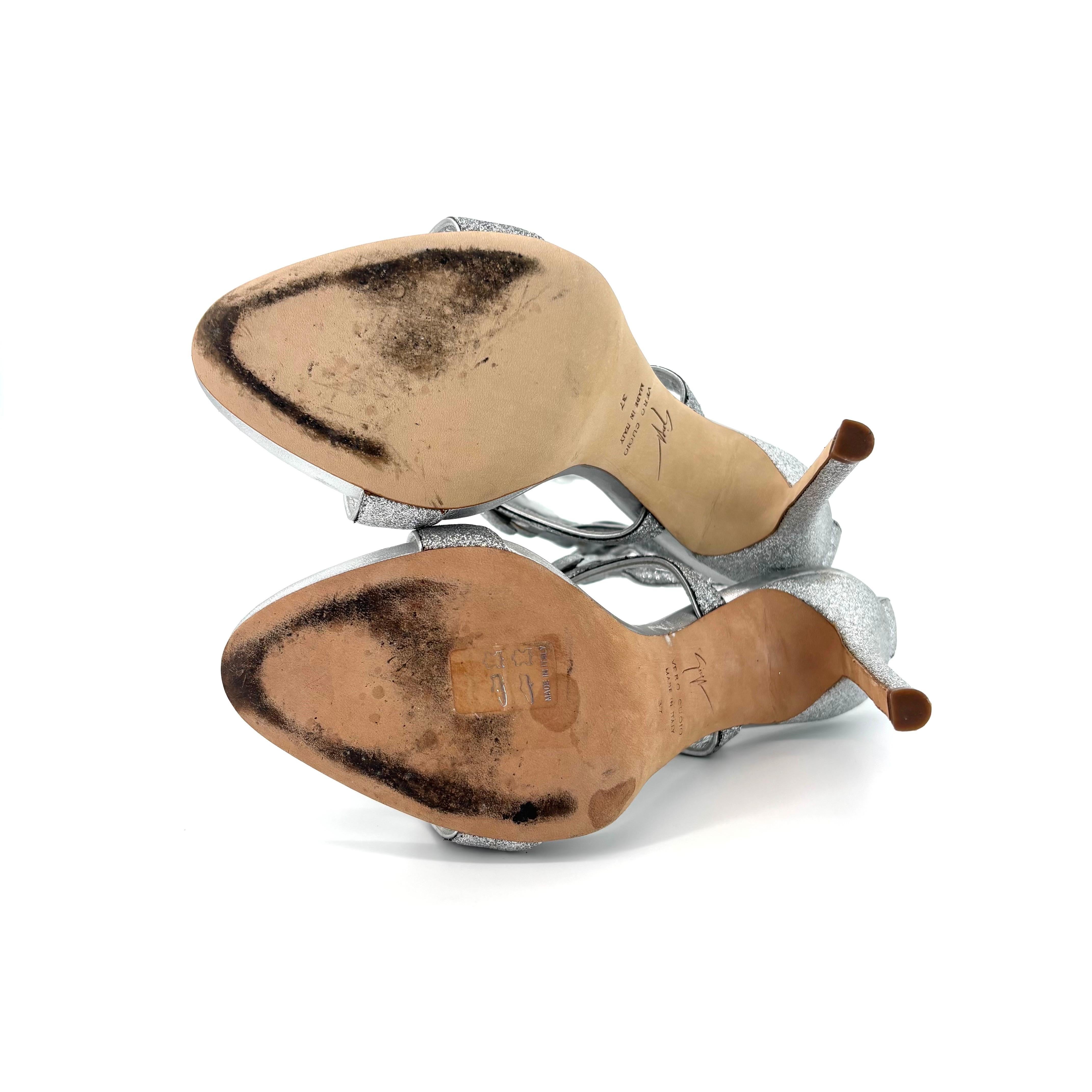 Giuseppe Zanotti Cruel Coline Sandalias de tiras con alas de metal y purpurina plateadas 37 en venta 1