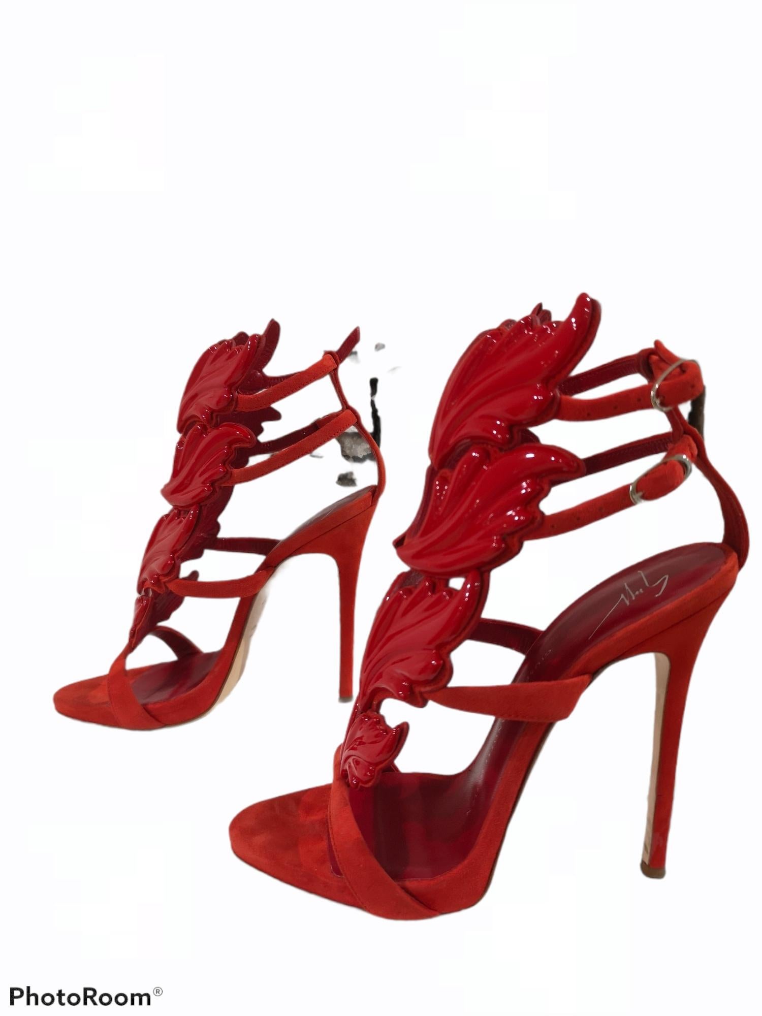 Giuseppe Zanotti CRUEL SANDALS RED

Heel height 12cm
Platform height 1cm
Red calf leather upper
Red 'Cruel' accessory
Covered heel
Adjustable strap with buckle
Leather sole with logo
Made in Italy