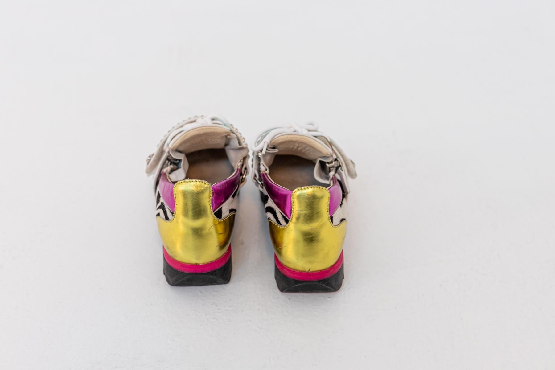 Unwiderstehliches Paar Special Edition Sneakers von Giuseppe Zanotti Design. die schönen Schuhe sind in der Originalverpackung und wurden nur ein paar Mal getragen. innen weiches weißes Leder.  Die Sneaker wurden aus echtem Leder in verschiedenen