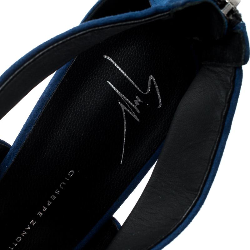 Giuseppe Zanotti Electric Blue Suede Cross Strap Heelless Sandals Size 40.5 In Good Condition In Dubai, Al Qouz 2