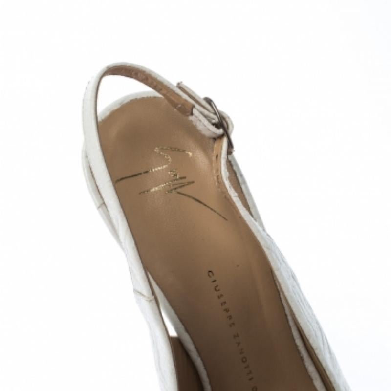 Giuseppe Zanotti Sandalias de piel repujada con puntera abierta y plataforma tamaño 40 en Bueno estado para la venta en Dubai, Al Qouz 2