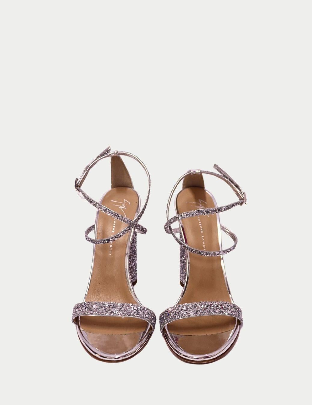 Giuseppe Zanotti - UE 39 en Bueno estado para la venta en Amman, JO