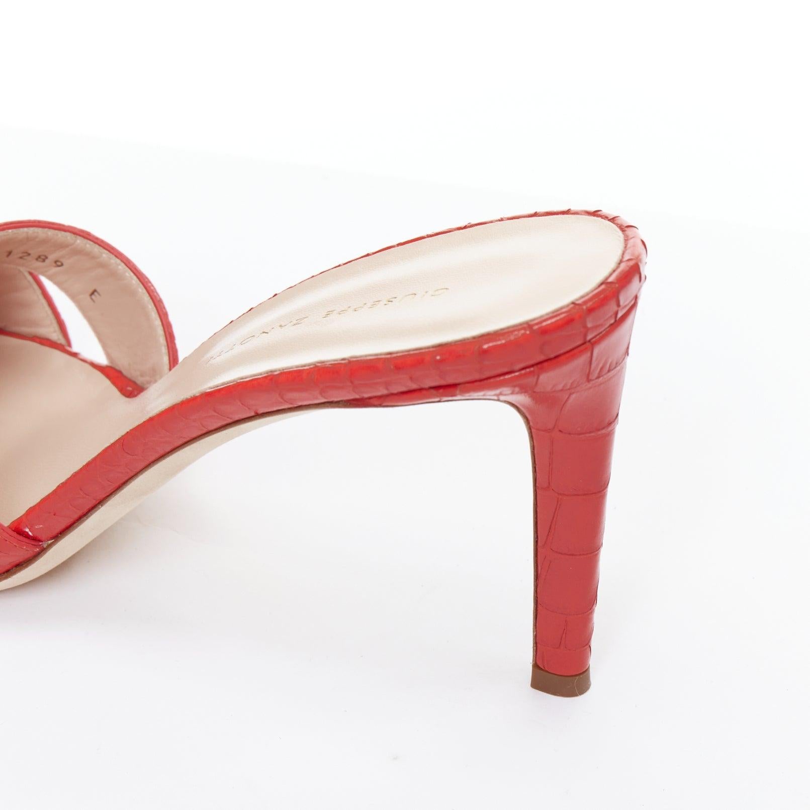 GIUSEPPE ZANOTTI Felicia sandale mule croisée en cuir rouge embossé EU39 en vente 3