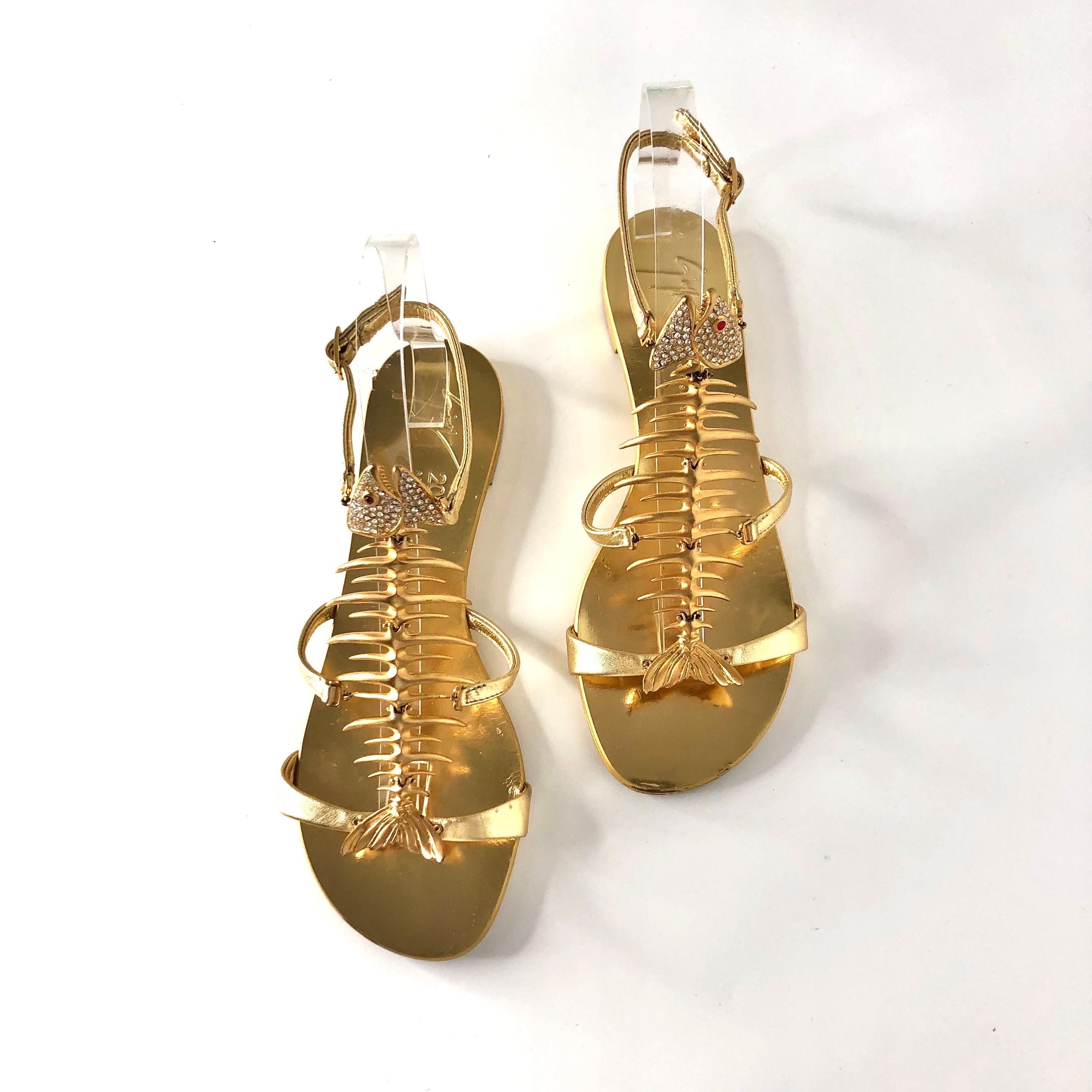 Marron Giuseppe Zanotti Fishbone Gold Piranha Crystal Embellish Flat Sandals 37 en vente