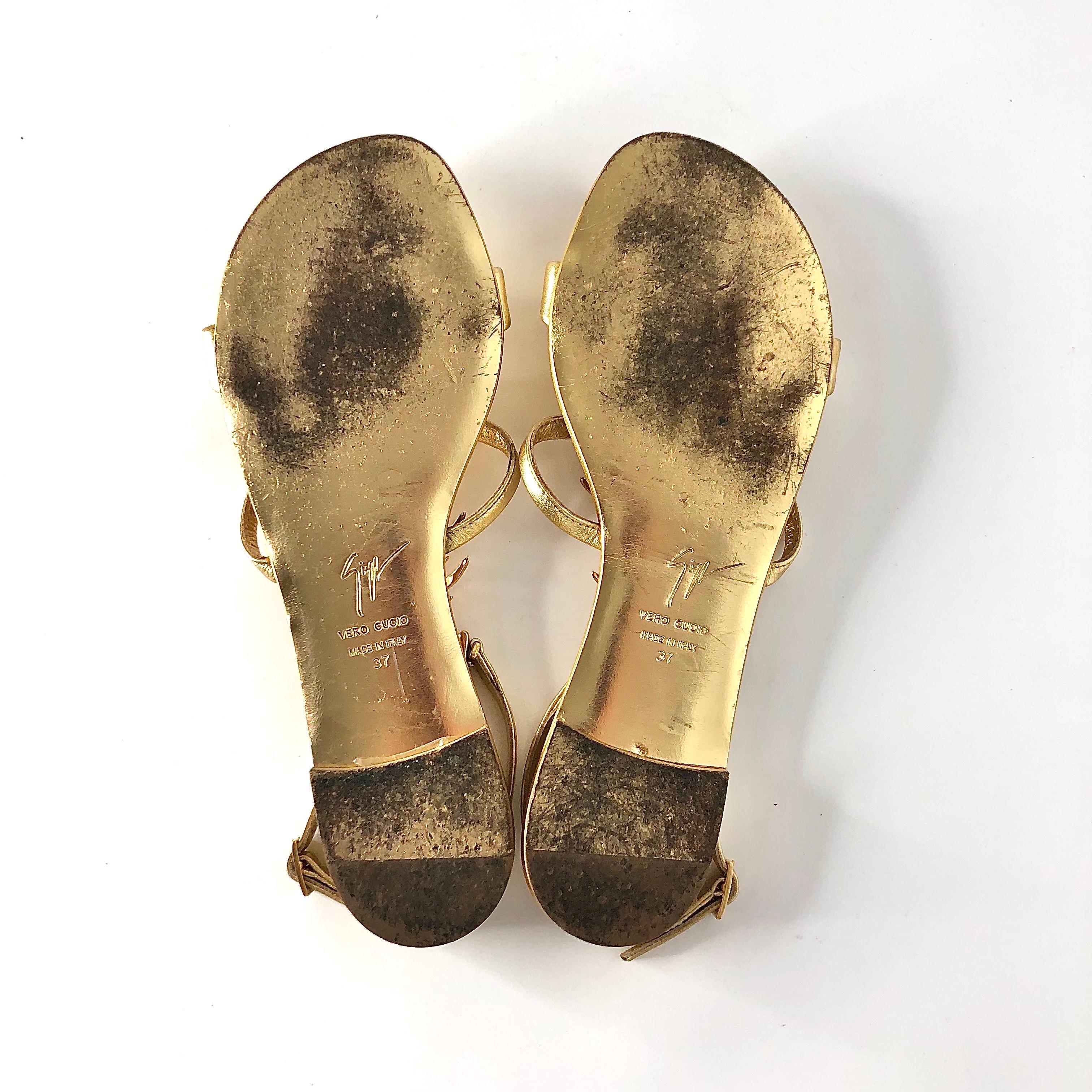 Giuseppe Zanotti Fishbone Gold Piranha Crystal Embellish Flat Sandals 37 en vente 1