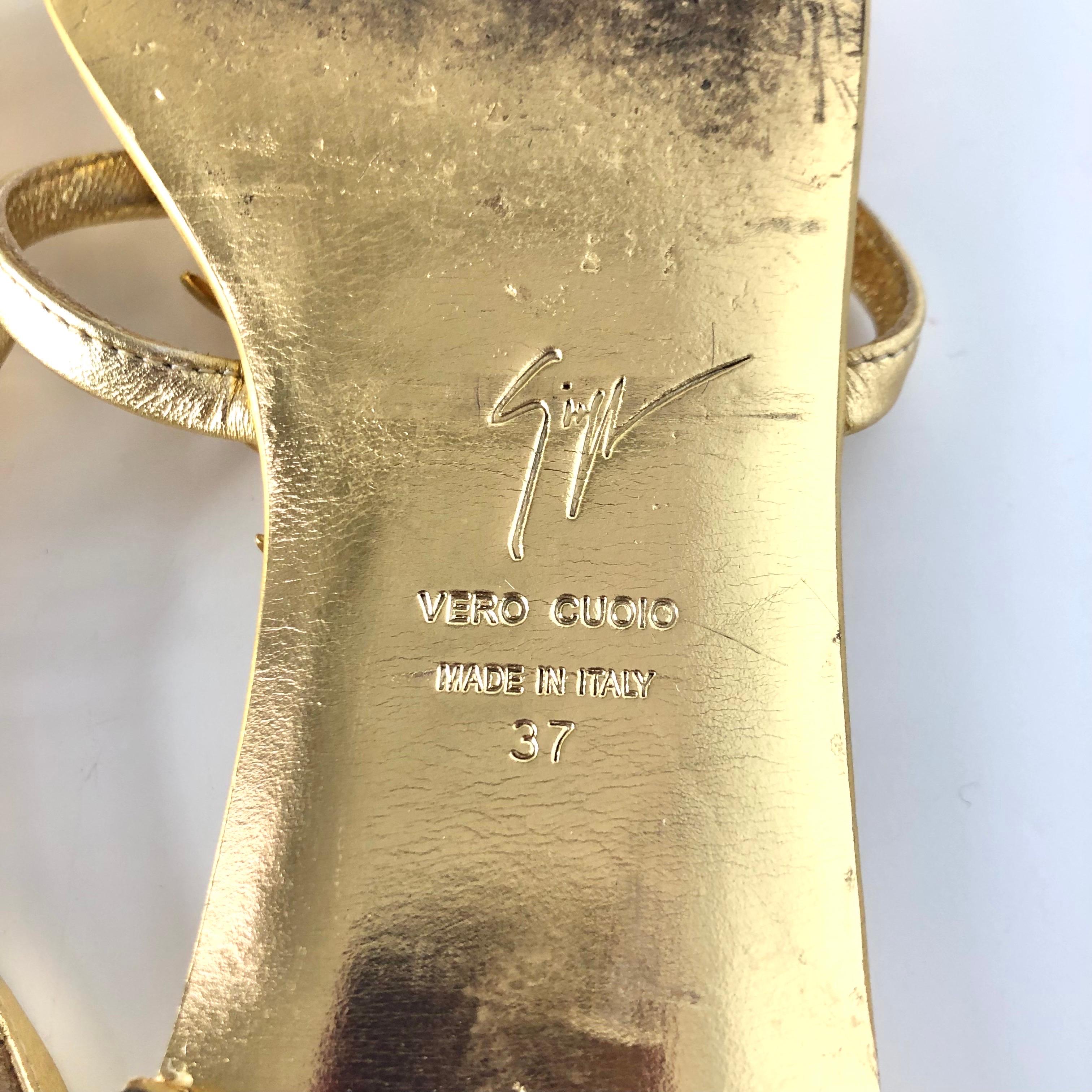 Giuseppe Zanotti Fishbone Gold Piranha Crystal Embellish Flat Sandals 37 en vente 2