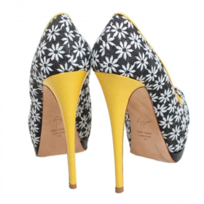 Giuseppe Zanotti Floral Print Fabric And Leather Platform Pumps Size 38 For Sale 1