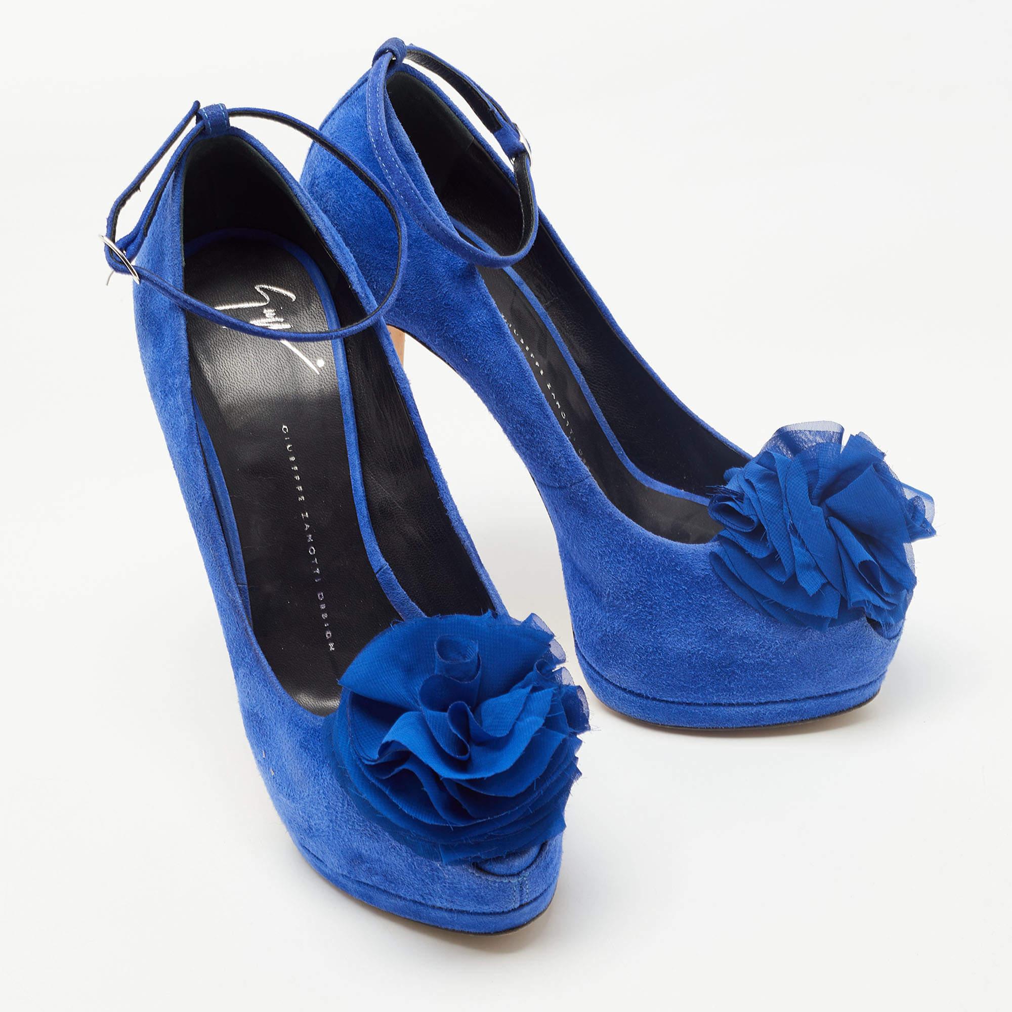 Giuseppe Zanotti Flower Applique Peep Toe Platform Ankle Strap Pumps Size 39 In Good Condition For Sale In Dubai, Al Qouz 2