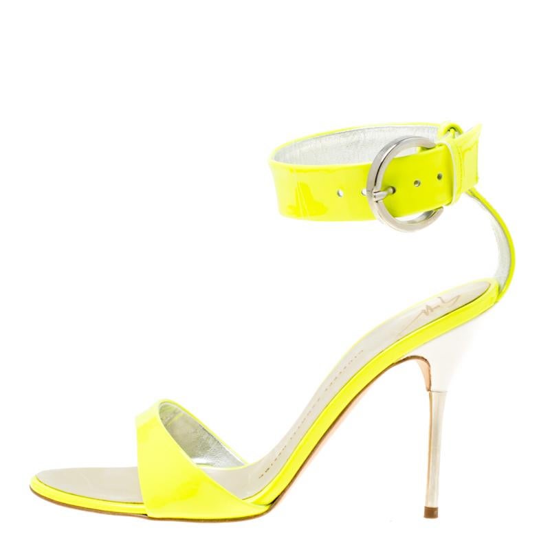 Fluorescent shades never go out of trend and these sandals from Giuseppe Zanotti aptly justify that! These green sandals are crafted from patent leather and feature an open toe silhouette. They flaunt a single vamp strap and buckled ankle cuffs.