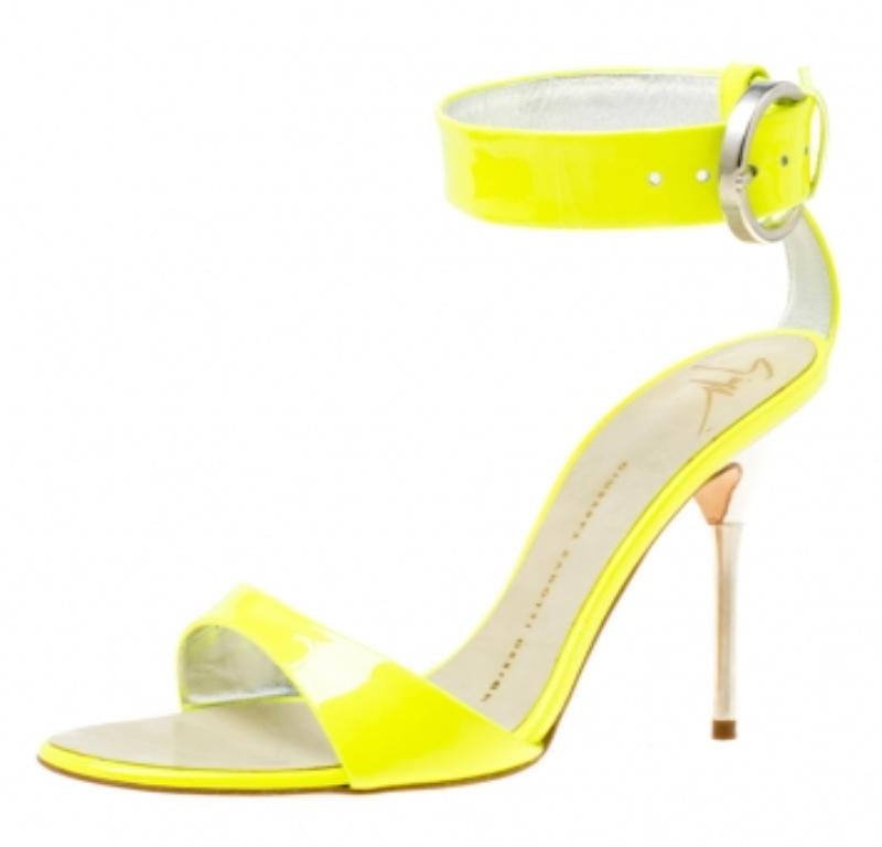 Giuseppe Zanotti - Sandales en cuir verni fluorescent à lanières ouvertes Taille 36 en vente 2