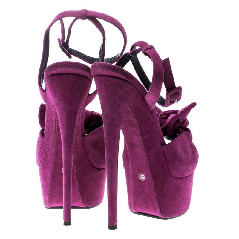 A dazzling diva needs a mesmerizing pair to complement her personality and these Giuseppe Zanotti sandals are just the perfect choice. They've been made from fuchsia pink suede and designed with bows, ankle straps and 16.5 cm heels supported by