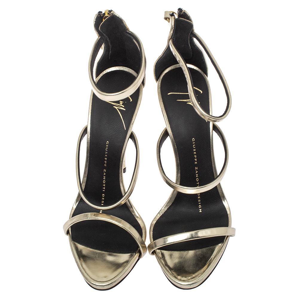 A perfect mix of elegant fashion and sensuous style, these gold Giuseppe Zanotti Harmony sandals come designed with dual foil leather straps across the vamps and single ankle straps along with zippers on the counters. They are visually stunning and