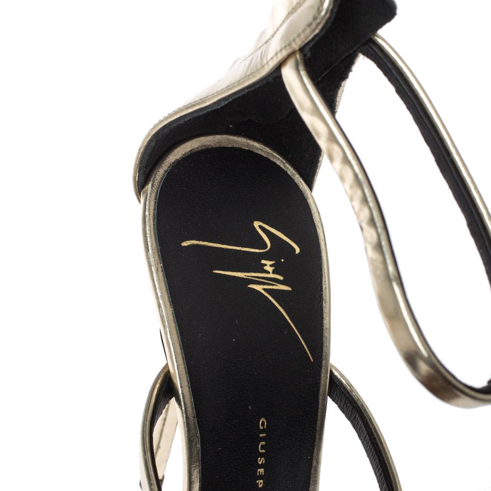 Giuseppe Zanotti Gold Foil Leather Harmony Strap Sandals Size 35 In Good Condition For Sale In Dubai, Al Qouz 2