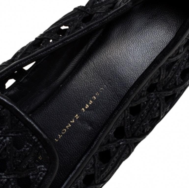 Giuseppe Zanotti Gold Leather Cap Toe  Slip On Loafers Size 37 In Fair Condition For Sale In Dubai, Al Qouz 2