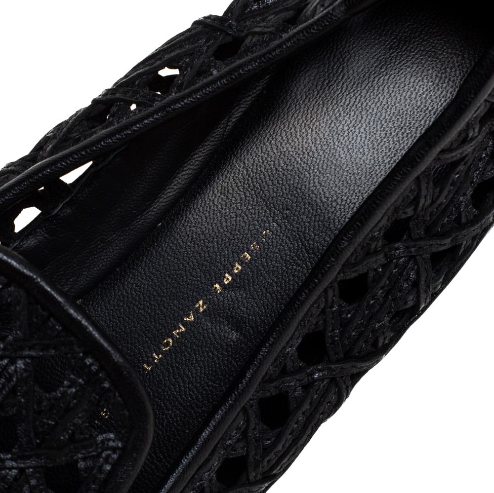 Giuseppe Zanotti Gold Leather Cap Toe Slip On Loafers Size 37 In Good Condition For Sale In Dubai, Al Qouz 2