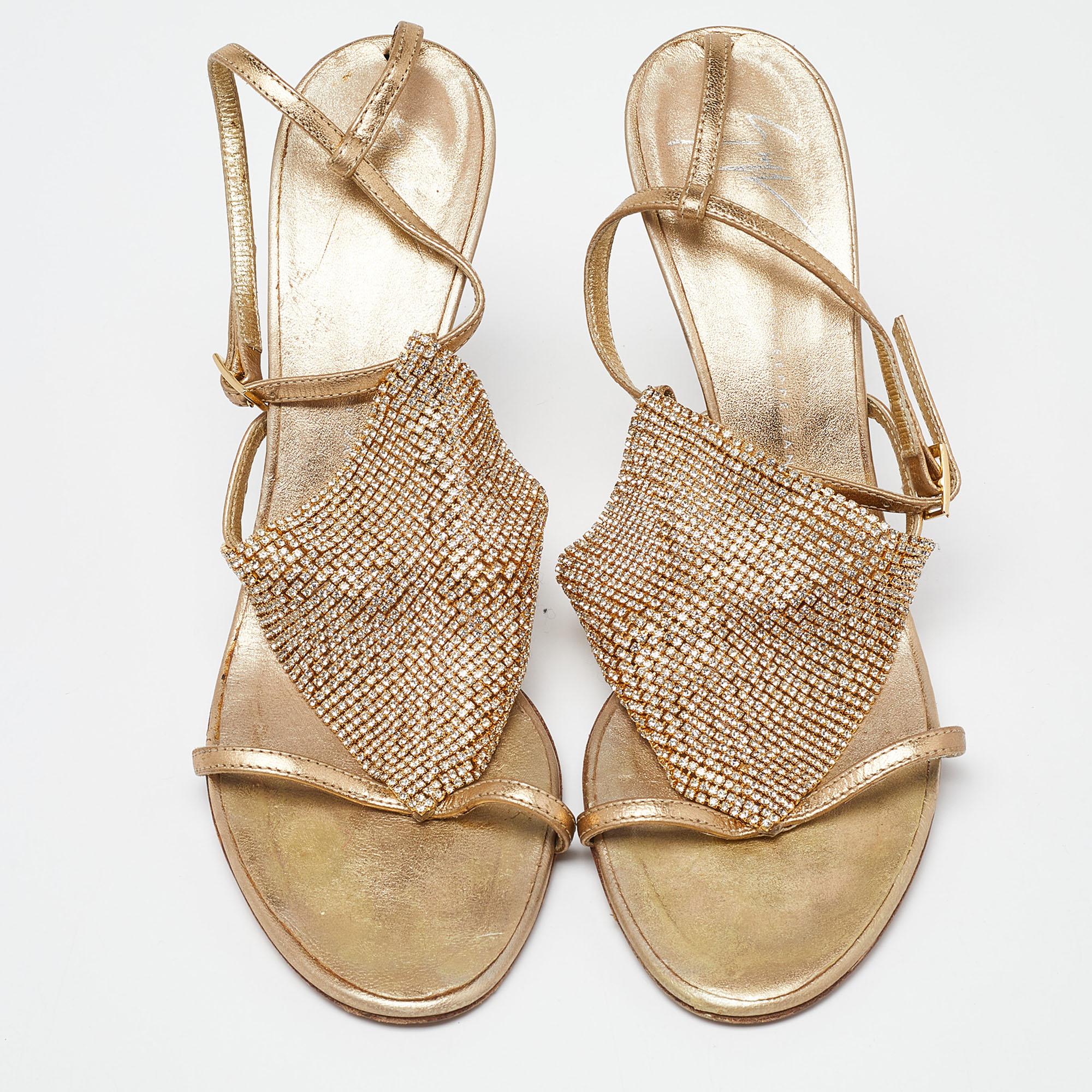 Giuseppe Zanotti Gold Leather Crystal Embellished Sandals Size 38.5 In Good Condition In Dubai, Al Qouz 2