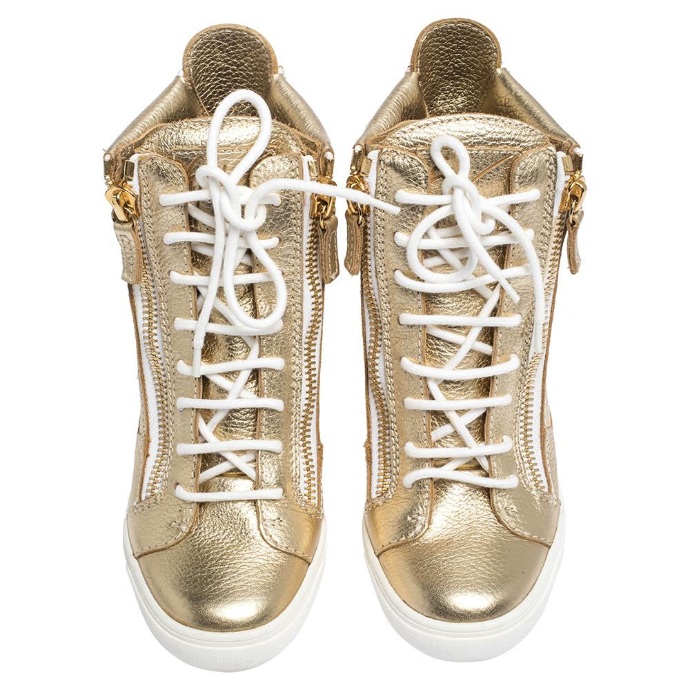 Comfort comes wrapped in these sneakers from Giuseppe Zanotti. They are crafted from leather and they bring details of lace-ups and zippers. Elevated on wedge heels, these sneakers are easy to wear all day without compromising on style.

