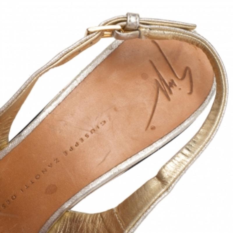 Giuseppe Zanotti escarpins en cuir doré à bout ouvert et bride arrière, taille 39 Bon état - En vente à Dubai, Al Qouz 2