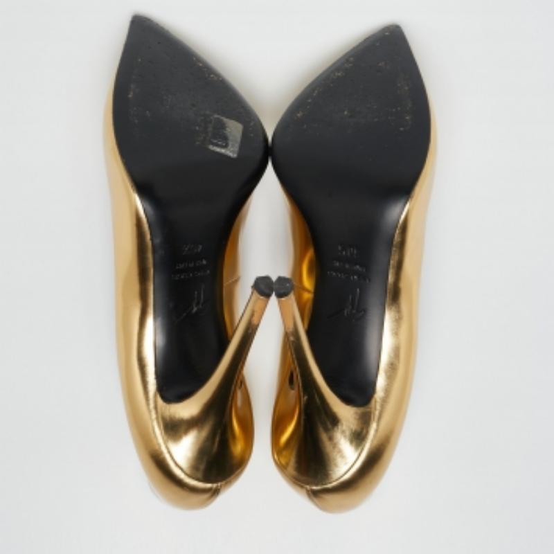 Giuseppe Zanotti escarpins à bout pointu en cuir doré taille 40,5 en vente 3